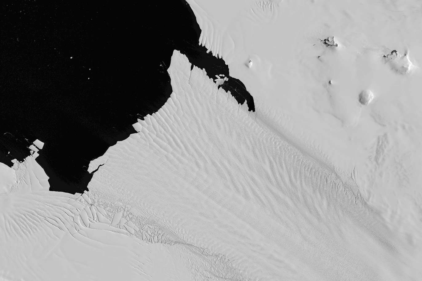 Antartide, ghiaccio più sottile dagli anni ’70. Le immagini satellitari a confronto